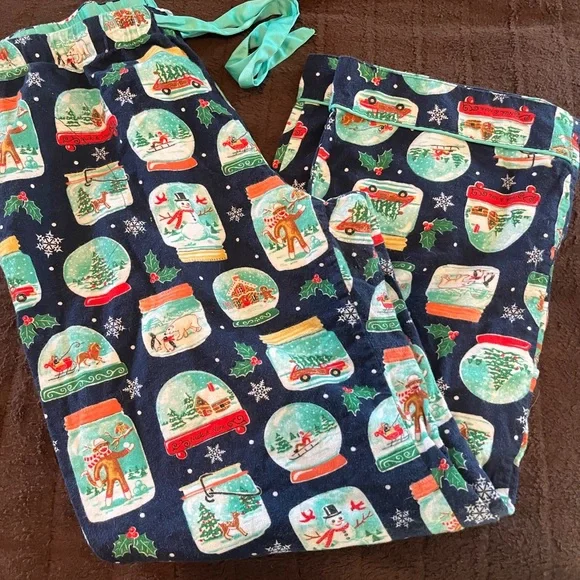 Pajama button top and matching pants - Picture 3 of 5